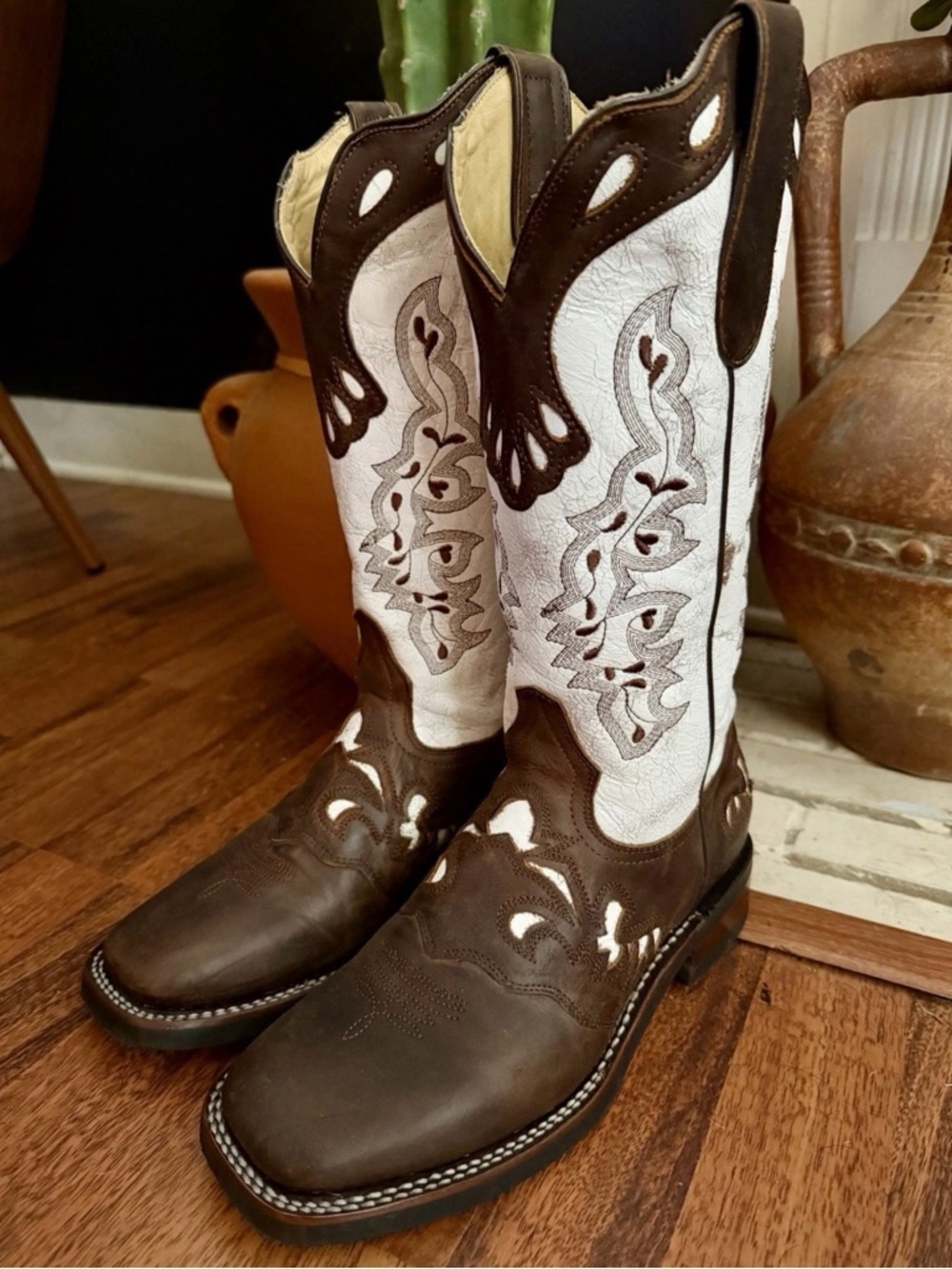 NEW Lacy Boots Jesse style white and brown leather